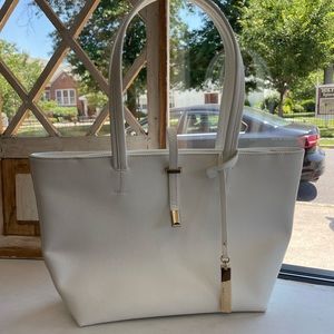 Vince Camuto White Shoulder bag/ Tote